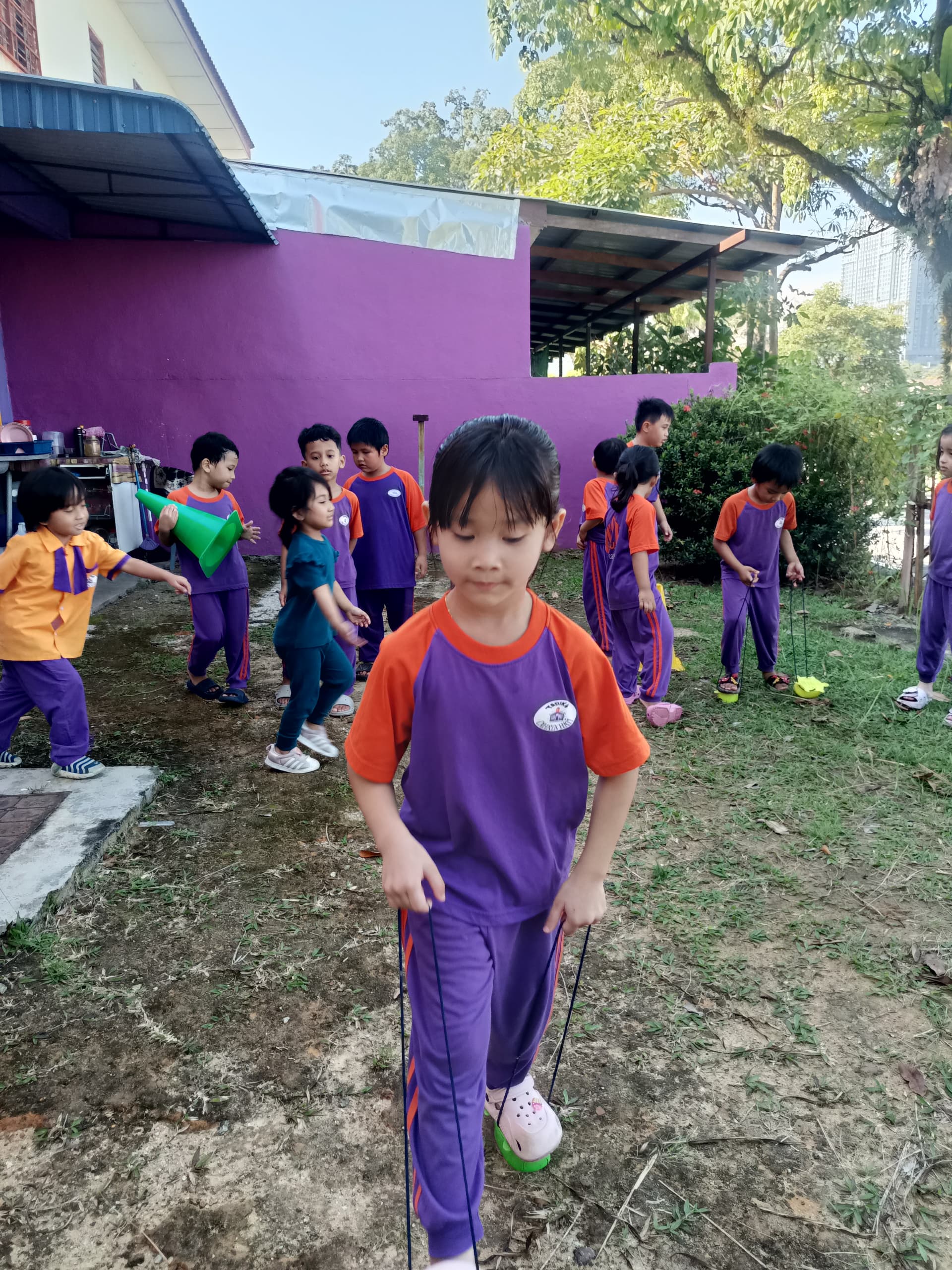 Pelajar bersukan bersama